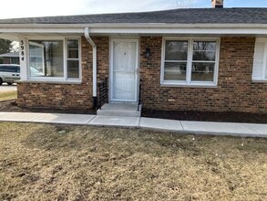 3984 Owen Center Rd, Unit 1 in Rockford, IL - Foto de edificio - Building Photo