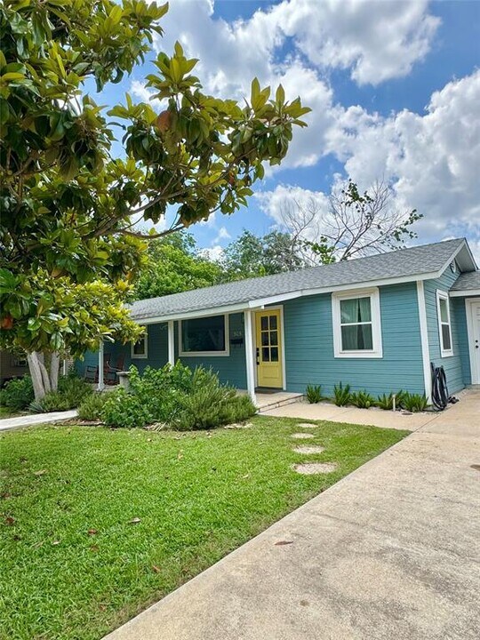 505 E 4th St in Georgetown, TX - Foto de edificio