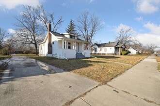 20035 Santa Barbara Dr in Detroit, MI - Building Photo - Building Photo
