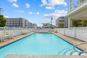 411 E Morning Glory Rd in Wildwood, NJ - Building Photo - Building Photo