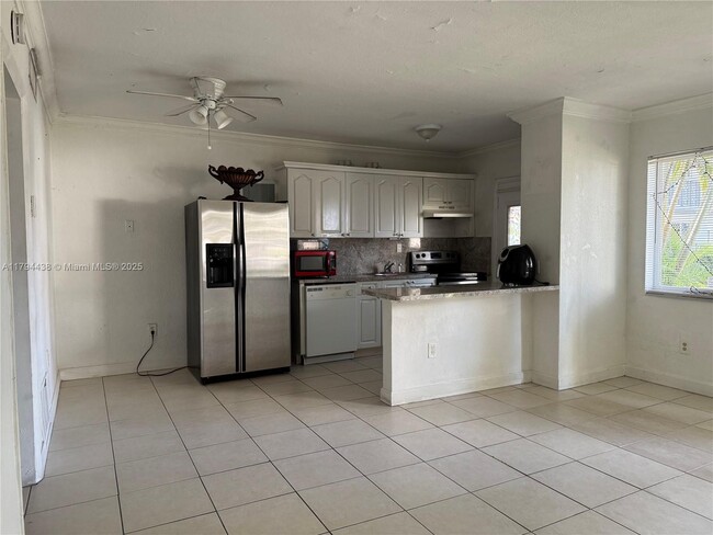890 NW 45th Ave in Miami, FL - Building Photo - Building Photo