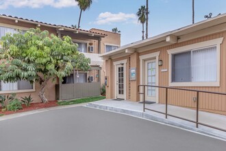 Pampas Lane Apartments in Anaheim, CA - Building Photo - Building Photo