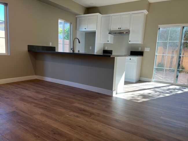 334 Stepney St in Inglewood, CA - Building Photo - Building Photo