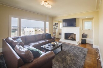 2465 Filbert St in San Francisco, CA - Building Photo - Interior Photo