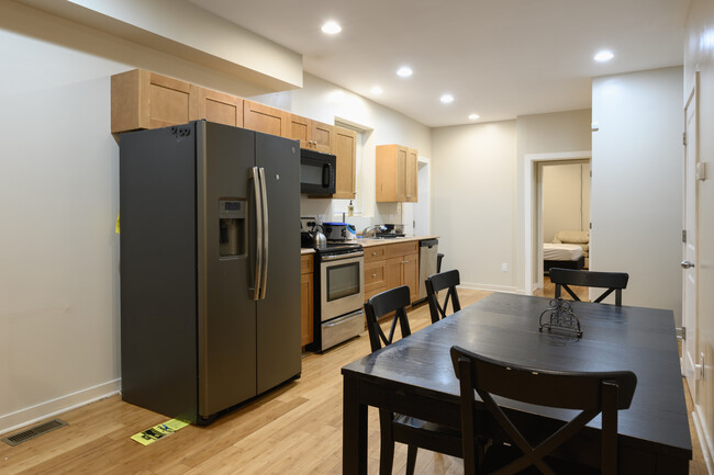 Carlisle Court Medical Student Housing in Philadelphia, PA - Building Photo - Interior Photo