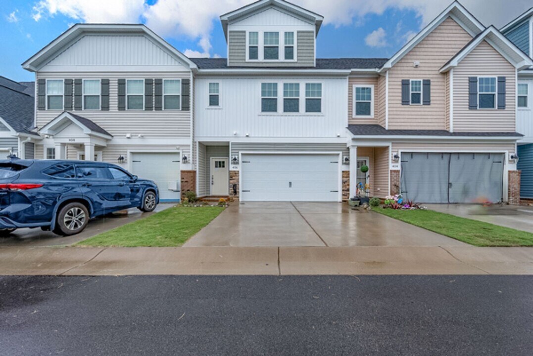 406 Rhema Rd in Chesapeake, VA - Building Photo