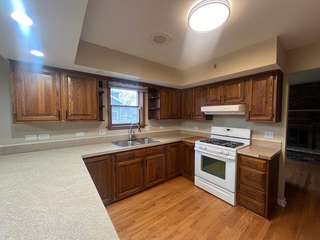 1300 Wolff Ave in Elgin, IL - Building Photo - Building Photo