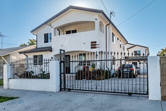 1031 S Bonnie Beach Pl in Los Angeles, CA - Building Photo - Building Photo