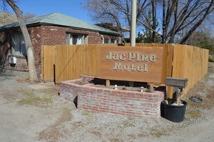 Reno Motel-Jacpine Motel in Reno, NV - Building Photo