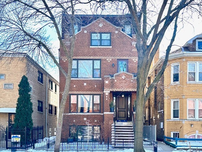 2141 W Superior St, Unit G06C in Chicago, IL - Foto de edificio - Building Photo