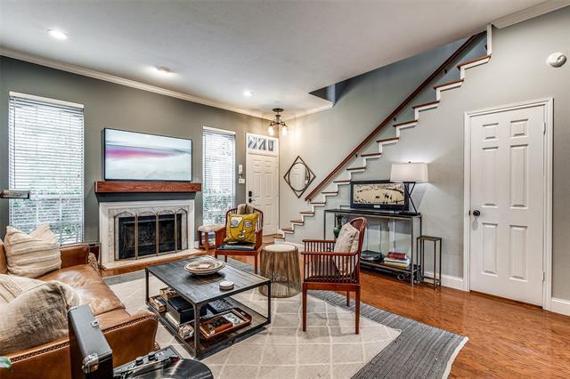 4424 Holland Ave in Dallas, TX - Foto de edificio - Building Photo