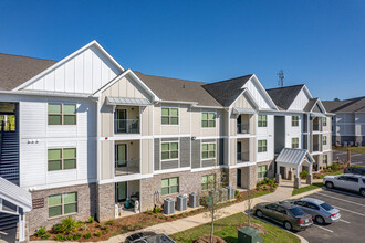 Capital Grand in Tallahassee, FL - Building Photo - Building Photo