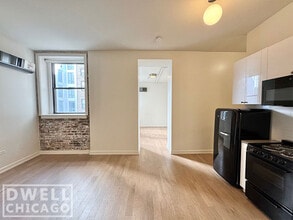 102 W Chicago Ave, Unit 1 in Chicago, IL - Building Photo - Building Photo