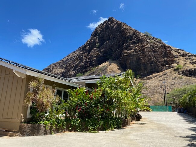 84-239-239 Farrington Hwy in Waianae, HI - Building Photo - Building Photo