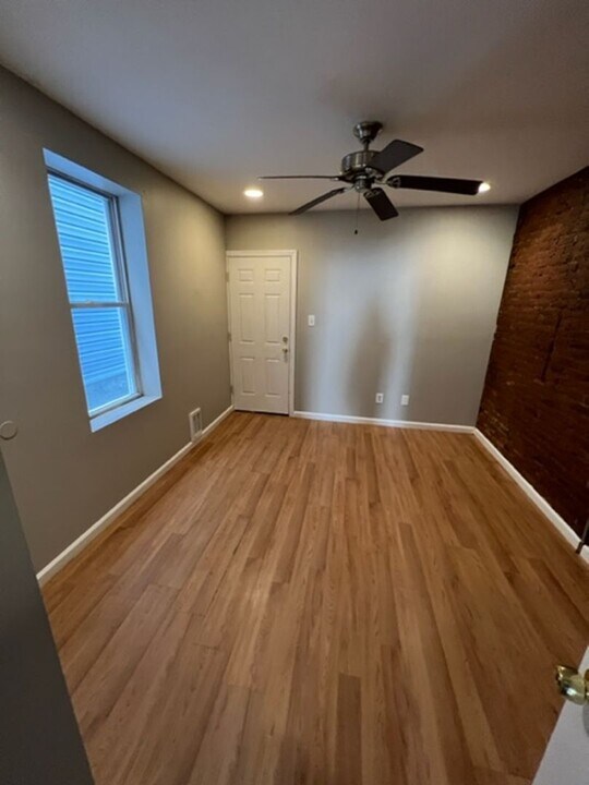 2329 Jasper St-Unit -1st Floor in Philadelphia, PA - Foto de edificio