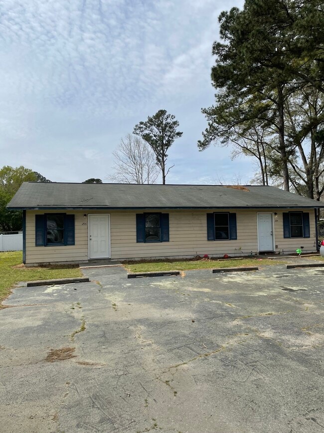206 E Grady St in Kenly, NC - Building Photo - Building Photo