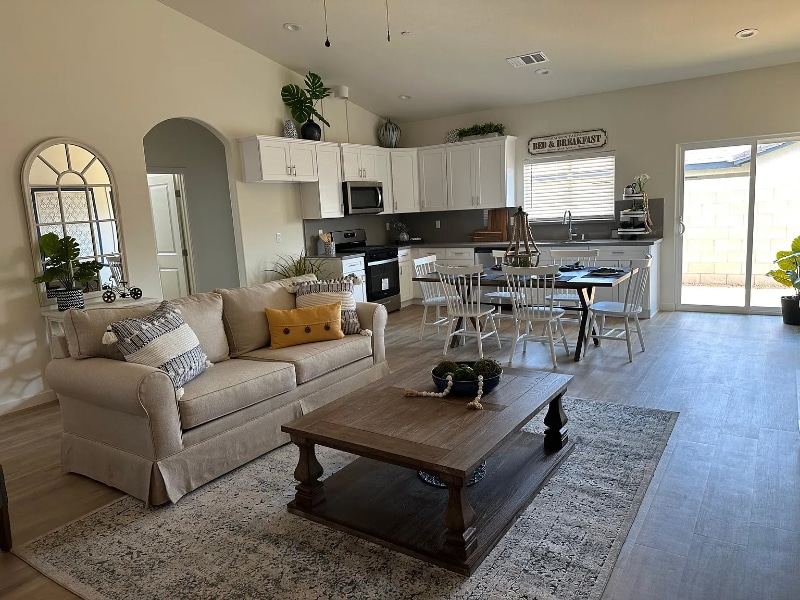 8502 Frankie Lou St in Bakersfield, CA - Building Photo