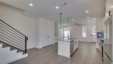 2009 Iroquois Ln in Austin, TX - Building Photo - Building Photo