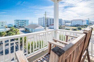 103 Charlotte Ave in Carolina Beach, NC - Building Photo - Building Photo