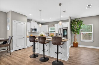 2259 Hadleigh Hills Ct in Navarre, FL - Foto de edificio - Building Photo