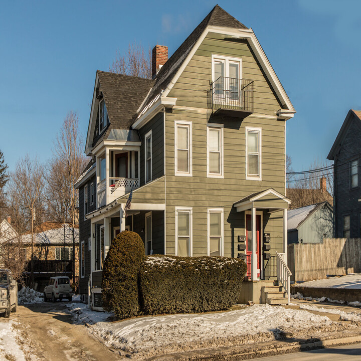 15 Woodstock Ave in Rutland, VT - Building Photo