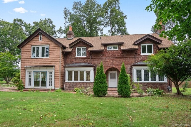 30 Bryce Ave in Glen Cove, NY - Building Photo - Building Photo