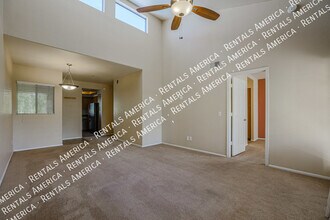 7008 E Gold Dust Ave in Paradise Valley, AZ - Foto de edificio - Building Photo