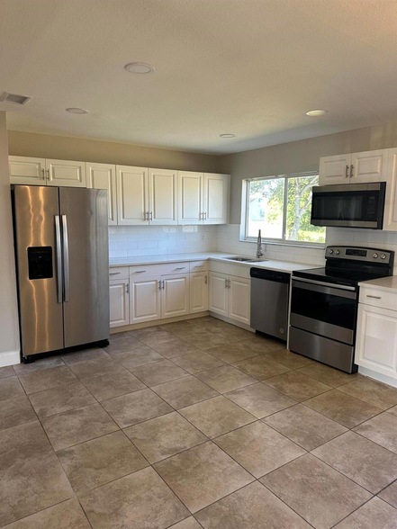 377 SW Cherryhill Rd in Port St. Lucie, FL - Building Photo - Building Photo