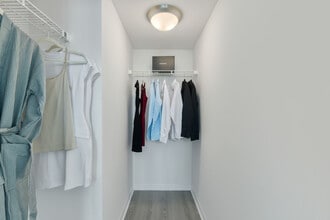 Wake Biscayne Bay in North Bay Village, FL - Foto de edificio - Building Photo