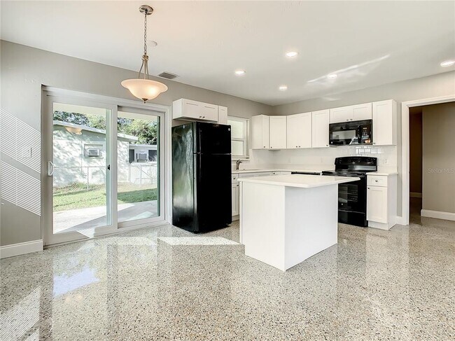 8111 30th Ave N in St. Petersburg, FL - Building Photo - Building Photo
