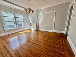 31 Park St, Unit 1 in Medford, MA - Foto de edificio - Building Photo