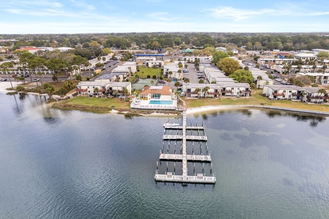 308 Miracle Strip Pkwy SW in Fort Walton Beach, FL - Building Photo