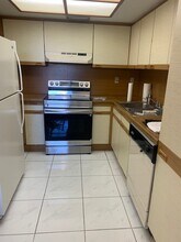 8827 SW 123rd Ct, Unit 408 in Miami, FL - Foto de edificio - Building Photo