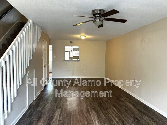 1715 Patricia Dr in San Antonio, TX - Building Photo - Building Photo