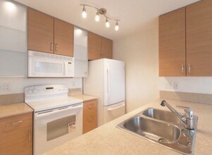 909 Mainland St in Vancouver, BC - Building Photo - Building Photo