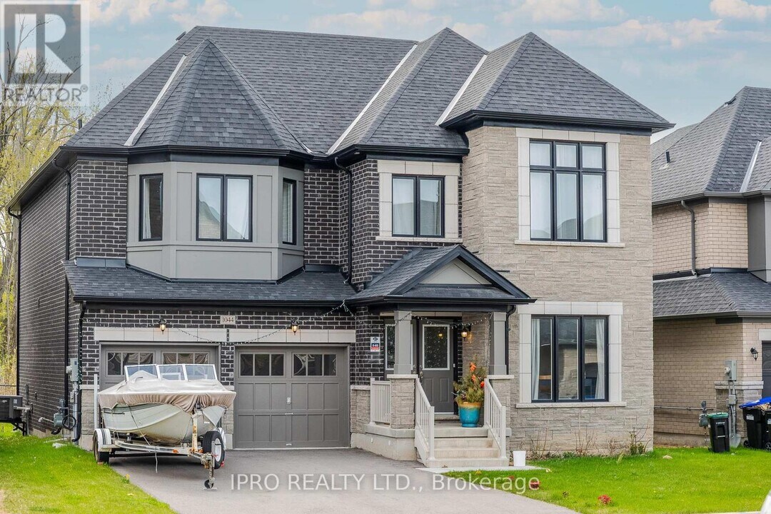1044 Hardy Wy in Innisfil, ON - Building Photo