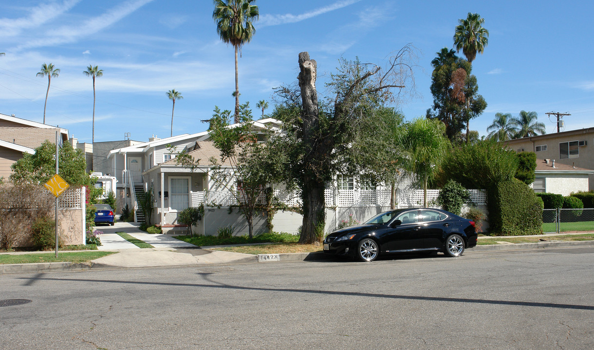 14423 Weddington St in Sherman Oaks, CA - Building Photo