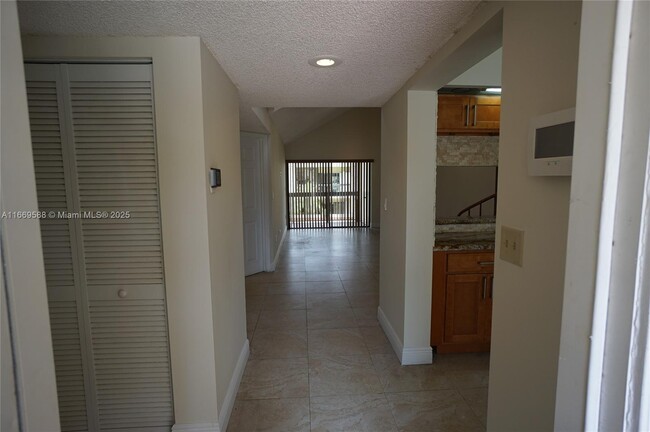 13015 SW 88th Terrace S in Miami, FL - Building Photo - Building Photo