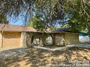 9702 Bay Vw Dr in San Antonio, TX - Building Photo - Building Photo