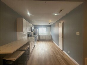 1700 Royal Hill Dr in Austin, TX - Building Photo - Building Photo