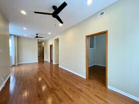 2028 N Hamlin Ave in Chicago, IL - Building Photo