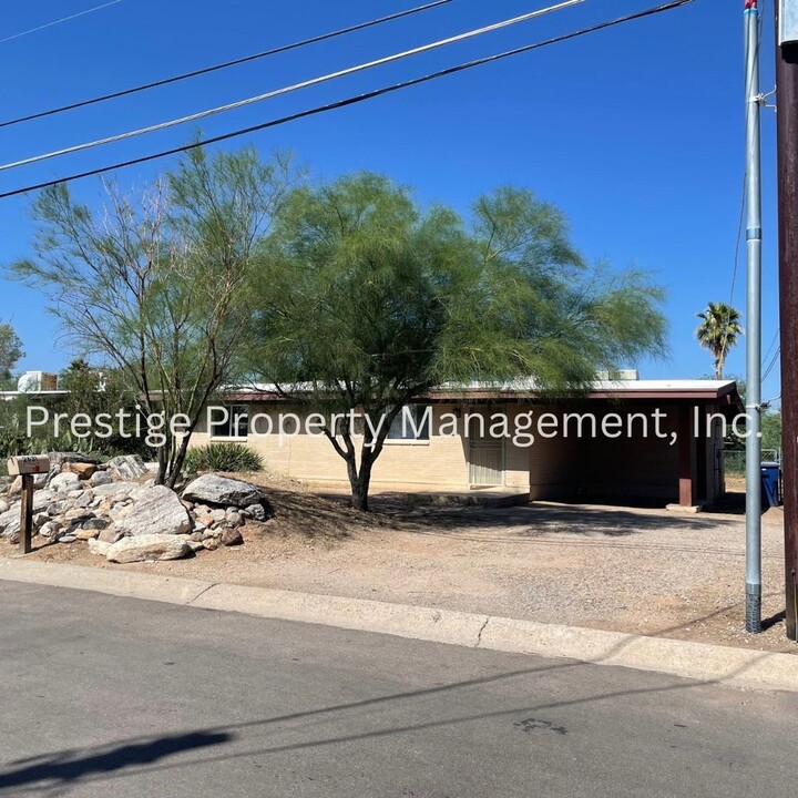 2631 N Fair Oaks Ave in Tucson, AZ - Building Photo