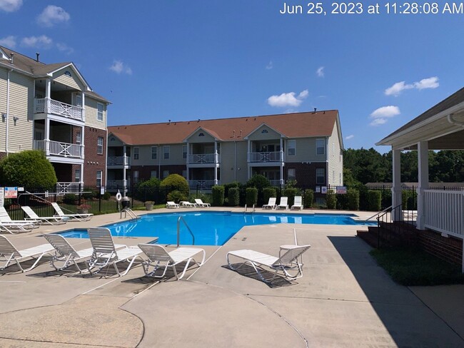 332 Bubble Creek Ct in Fayetteville, NC - Building Photo - Building Photo