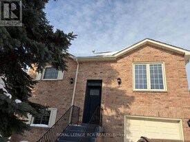 8 Lawton Ct in Orangeville, ON - Building Photo
