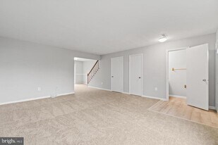 3631 McDowell Ct in Dumfries, VA - Building Photo