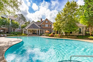 The Lodge at Mallard Creek Apartments in Charlotte, NC - Building Photo