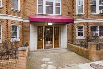 1820 Clydesdale Pl NW in Washington, DC - Building Photo - Building Photo