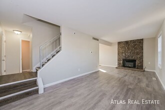 17161 E Princeton Dr in Aurora, CO - Foto de edificio - Building Photo