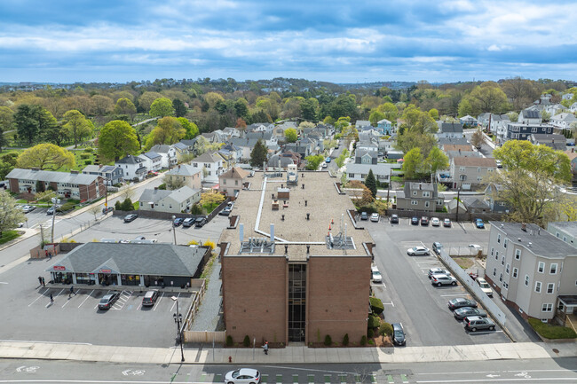 Regency Condominium in Everett, MA - Foto de edificio - Building Photo