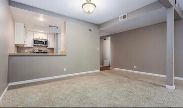 1670 Clayton Rd, Unit Condo in Concord, CA - Building Photo - Building Photo